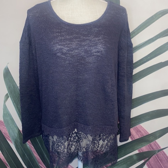 Eyeshadow Thin Sweater with Lace - Picture 2 of 13